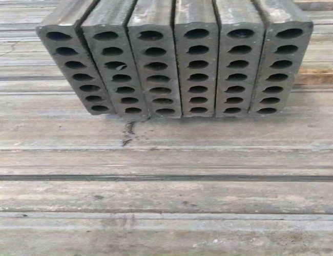 一种能发电的工业灰渣混泥土轻质隔墙板的制作方法(图3)